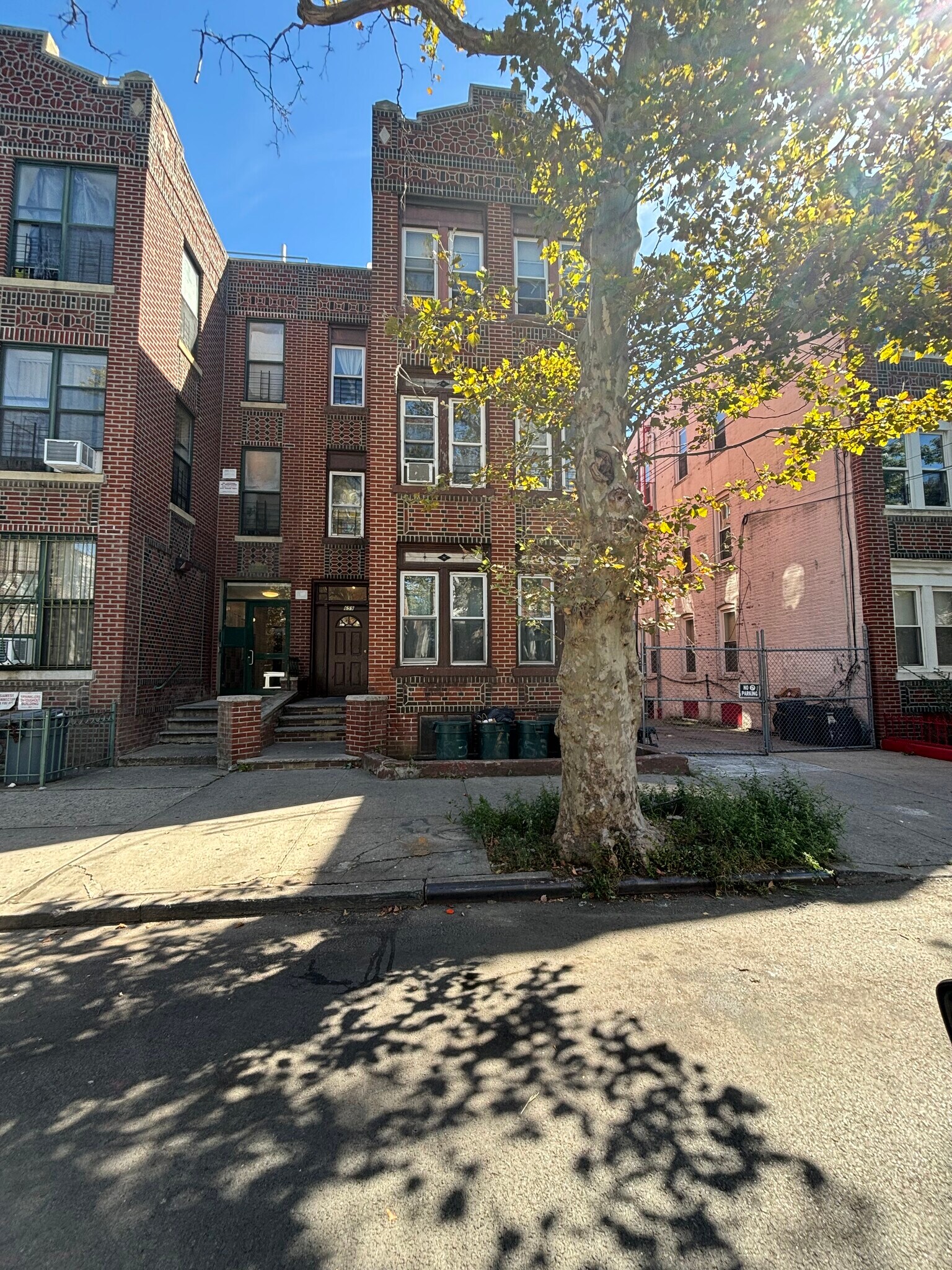 659 Miller Ave, Brooklyn, NY à vendre Photo principale– Image 1 sur 4