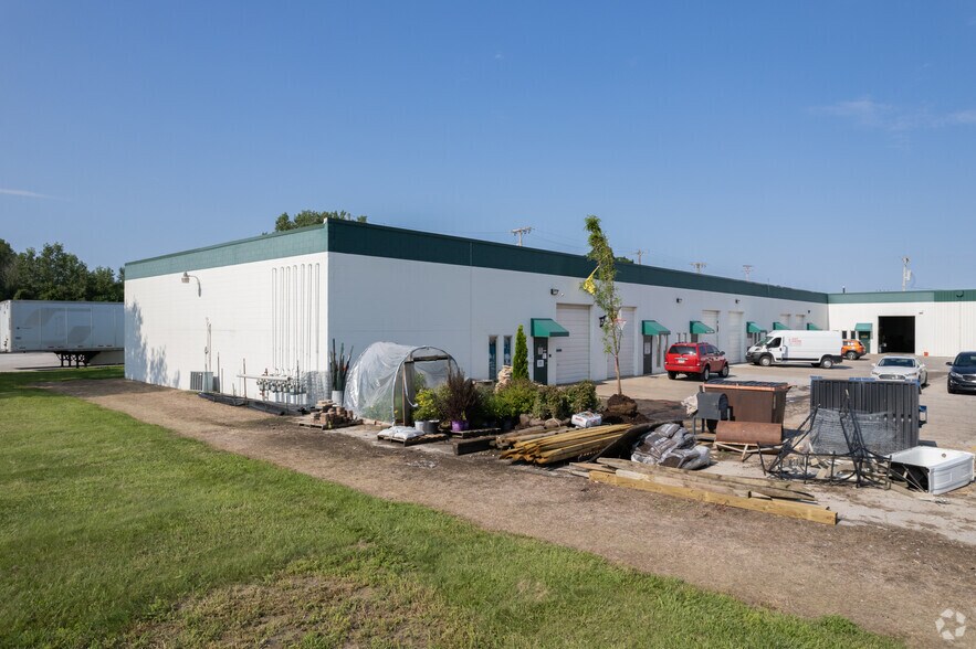 720 Illinois Ave, Maumee, OH à louer - Photo de l’immeuble – Image 2 sur 5