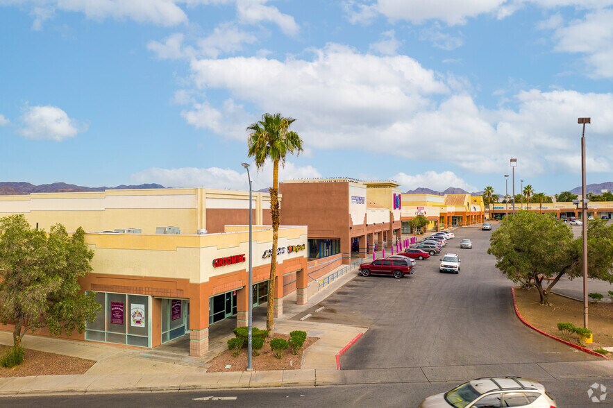 724 S Boulder Hwy, Henderson, NV à louer - Photo de l’immeuble – Image 2 sur 8