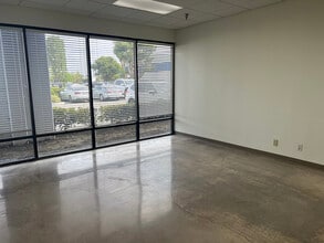 4040 W Chandler Ave, Santa Ana, CA à louer Photo intérieure– Image 2 sur 3