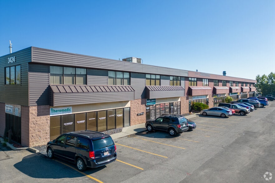 3424 27th St NE, Calgary, AB à vendre - Photo principale – Image 1 sur 5