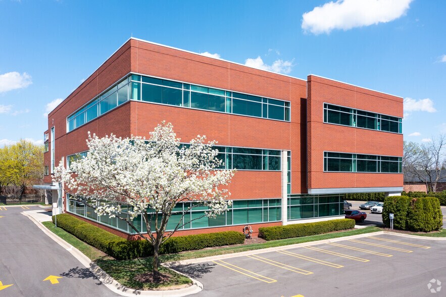 2 Corporate Dr, Southfield, MI à louer - Photo de l’immeuble – Image 2 sur 6