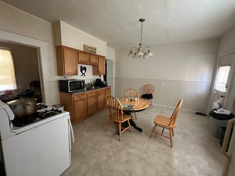 3715 E 61st St, Cleveland, OH à vendre - Photo de l’immeuble – Image 3 sur 6