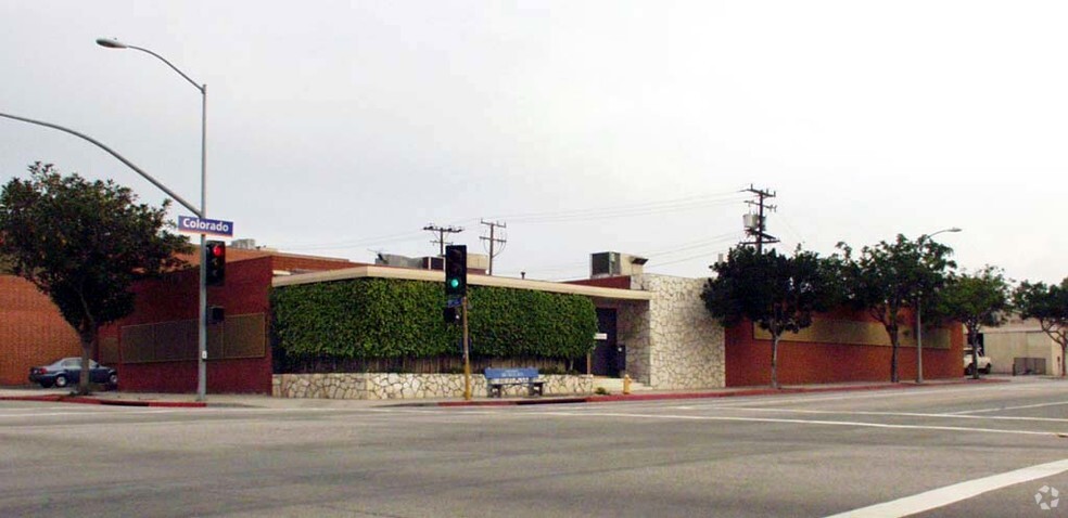 1701 Colorado Ave, Santa Monica, CA à louer - Photo de l’immeuble – Image 2 sur 5