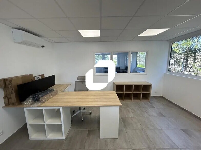 Bureau dans Ozoir-la-Ferrière à louer - Photo de l’immeuble – Image 3 sur 7