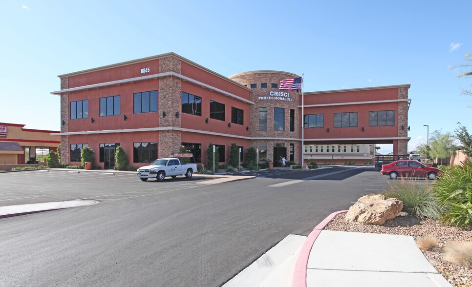 8845 W Flamingo Rd, Las Vegas, NV à louer - Photo de l’immeuble – Image 1 sur 40