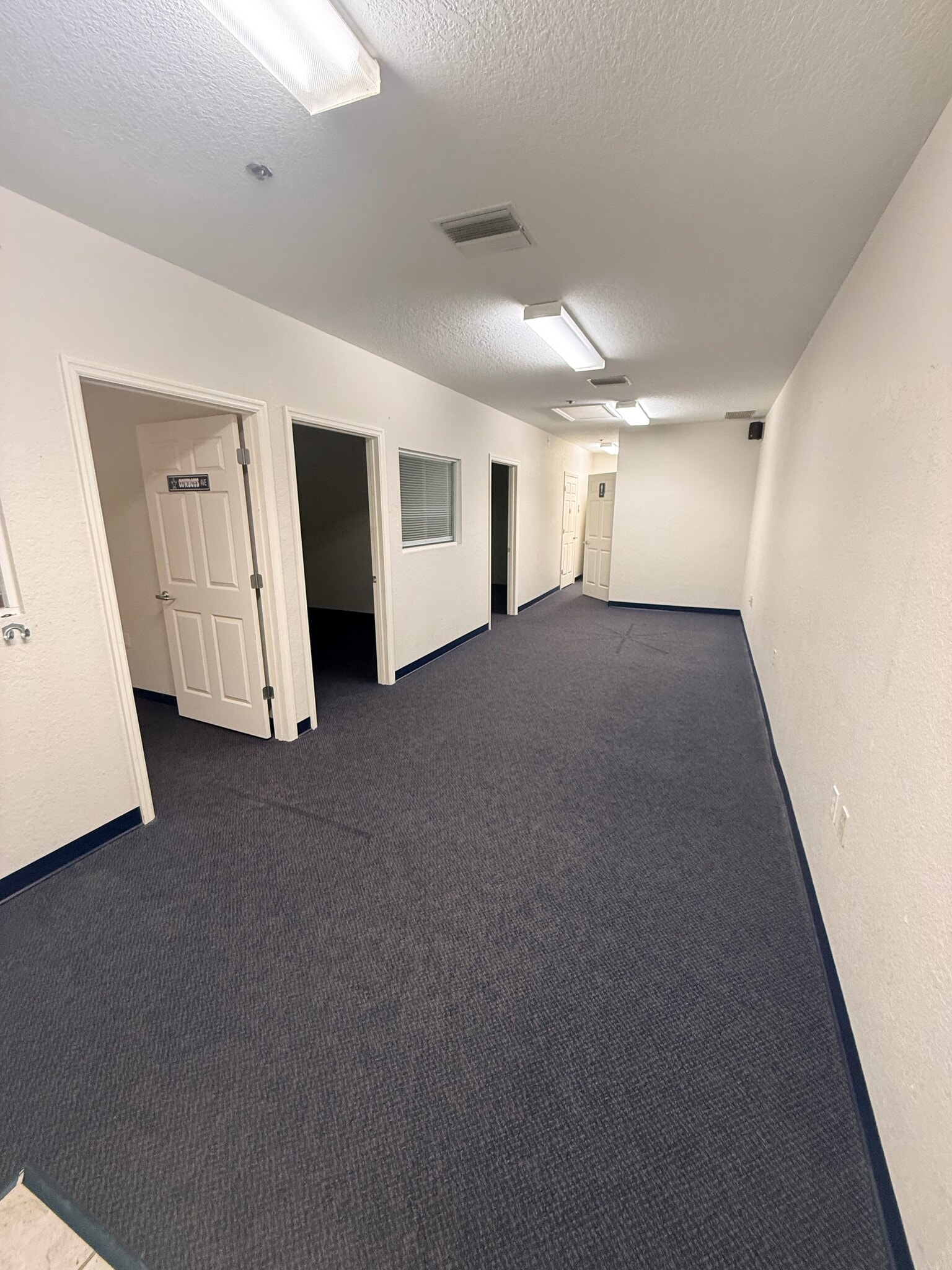 421 Commercial Ct, Venice, FL à louer Photo intérieure– Image 1 sur 7