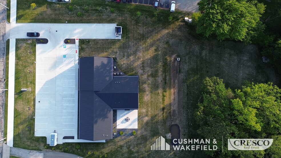 29992 Lorain Rd, North Olmsted, OH à louer - Photo de l’immeuble – Image 2 sur 12
