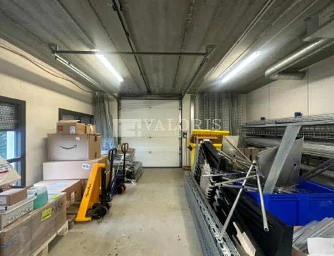 Plus de détails pour Local d'activités à louer