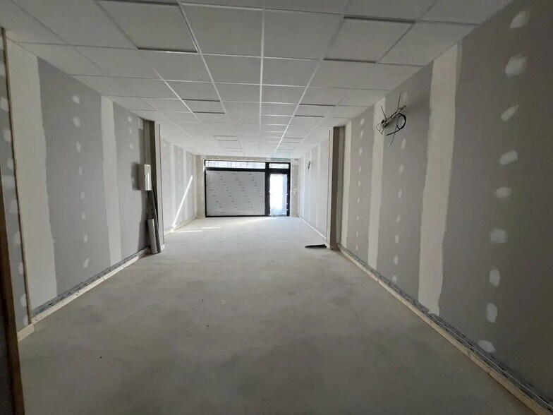 Local commercial dans Reims à louer - Photo de l’immeuble – Image 3 sur 6