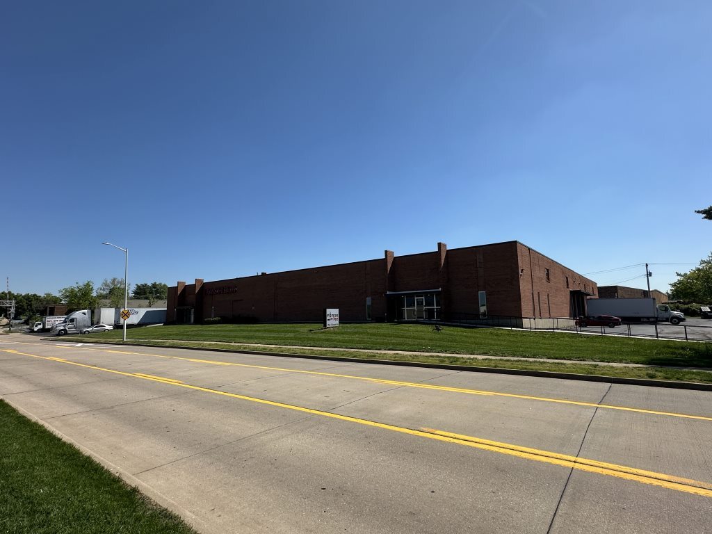2462-2470 Schuetz Rd, Maryland Heights, MO à vendre Photo de l’immeuble– Image 1 sur 9
