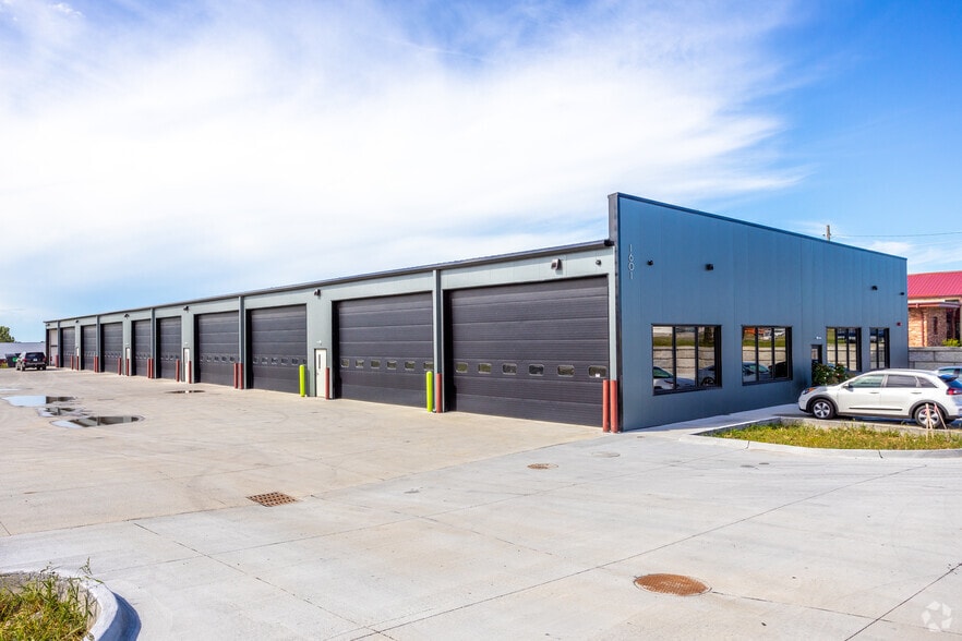 1601 E Army Post Rd, Des Moines, IA à louer - Photo de l’immeuble – Image 2 sur 4