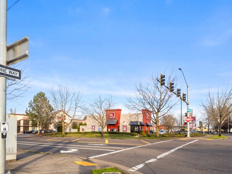 1825 SE Santiam Hwy, Albany, OR à vendre - Photo principale – Image 1 sur 1
