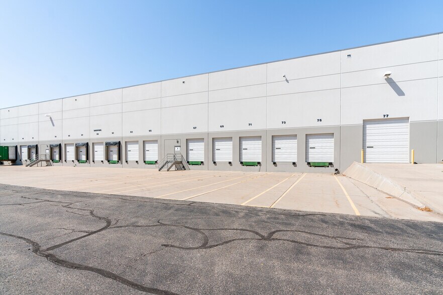 22100 E 26th Ave, Aurora, CO à louer - Photo de l’immeuble – Image 2 sur 4