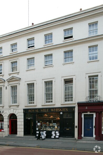 3 Bloomsbury St, Londres à louer - Photo de l’immeuble – Image 2 sur 2