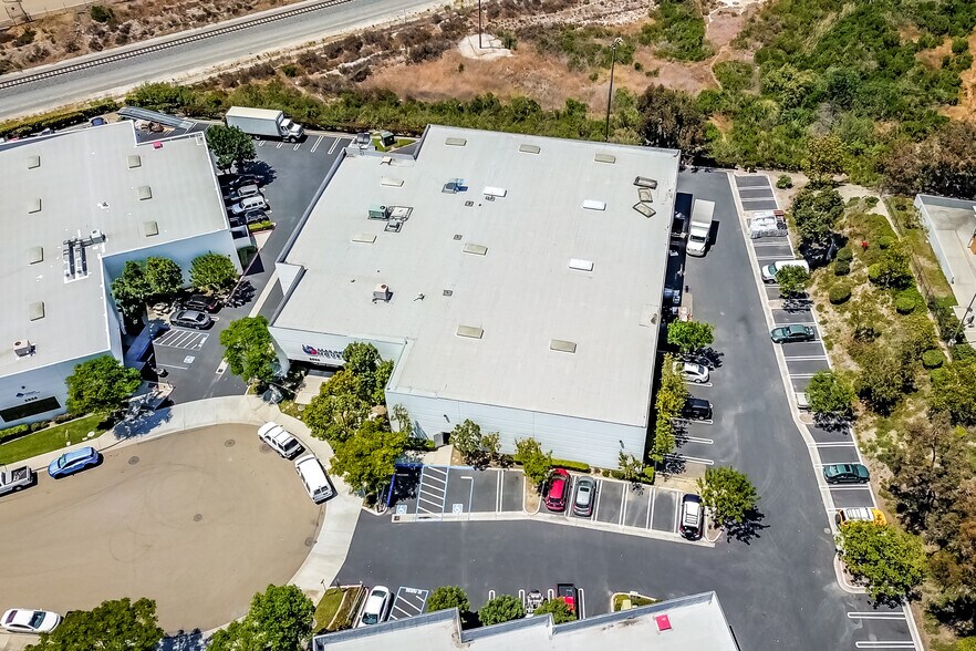 2555 Jason Ct, Oceanside, CA à louer - Photo de l’immeuble – Image 3 sur 10