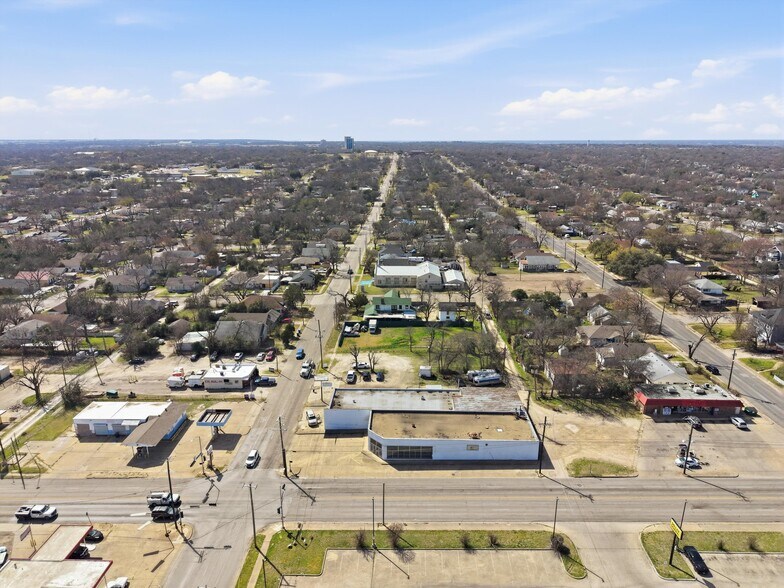 2404 18th st, Waco, TX à vendre - Aérien – Image 2 sur 7