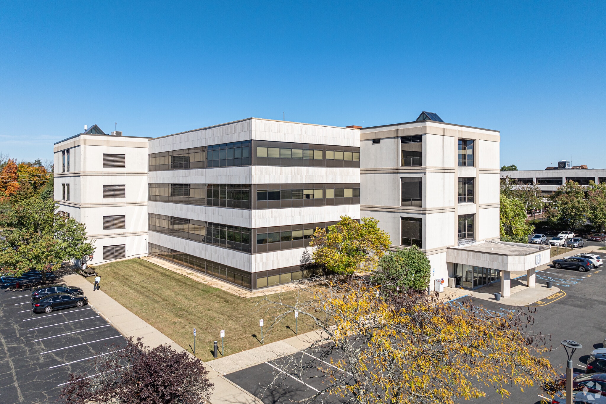 15 Corporate Pl S, Piscataway, NJ à louer Photo principale– Image 1 sur 8