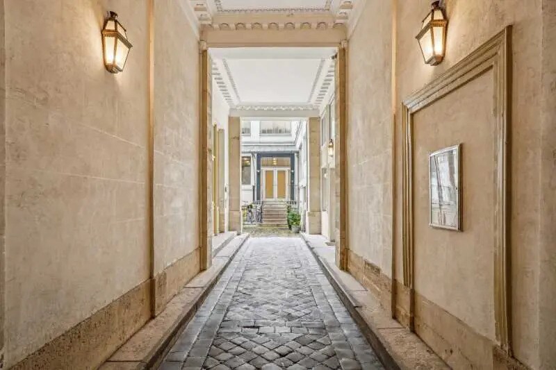 19 Rue De Cléry, Paris à louer - Photo de l’immeuble – Image 3 sur 12