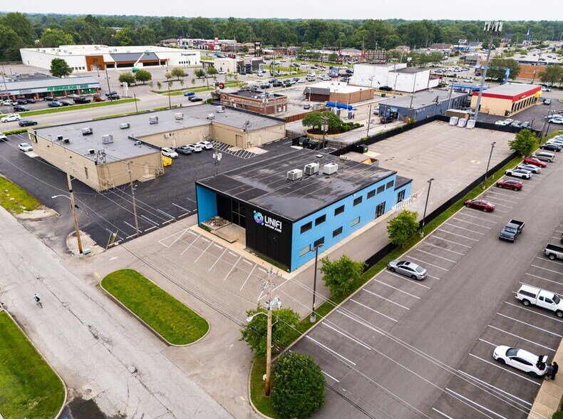 6161 N Hillside Ave, Indianapolis, IN à vendre - Photo de l’immeuble – Image 2 sur 3