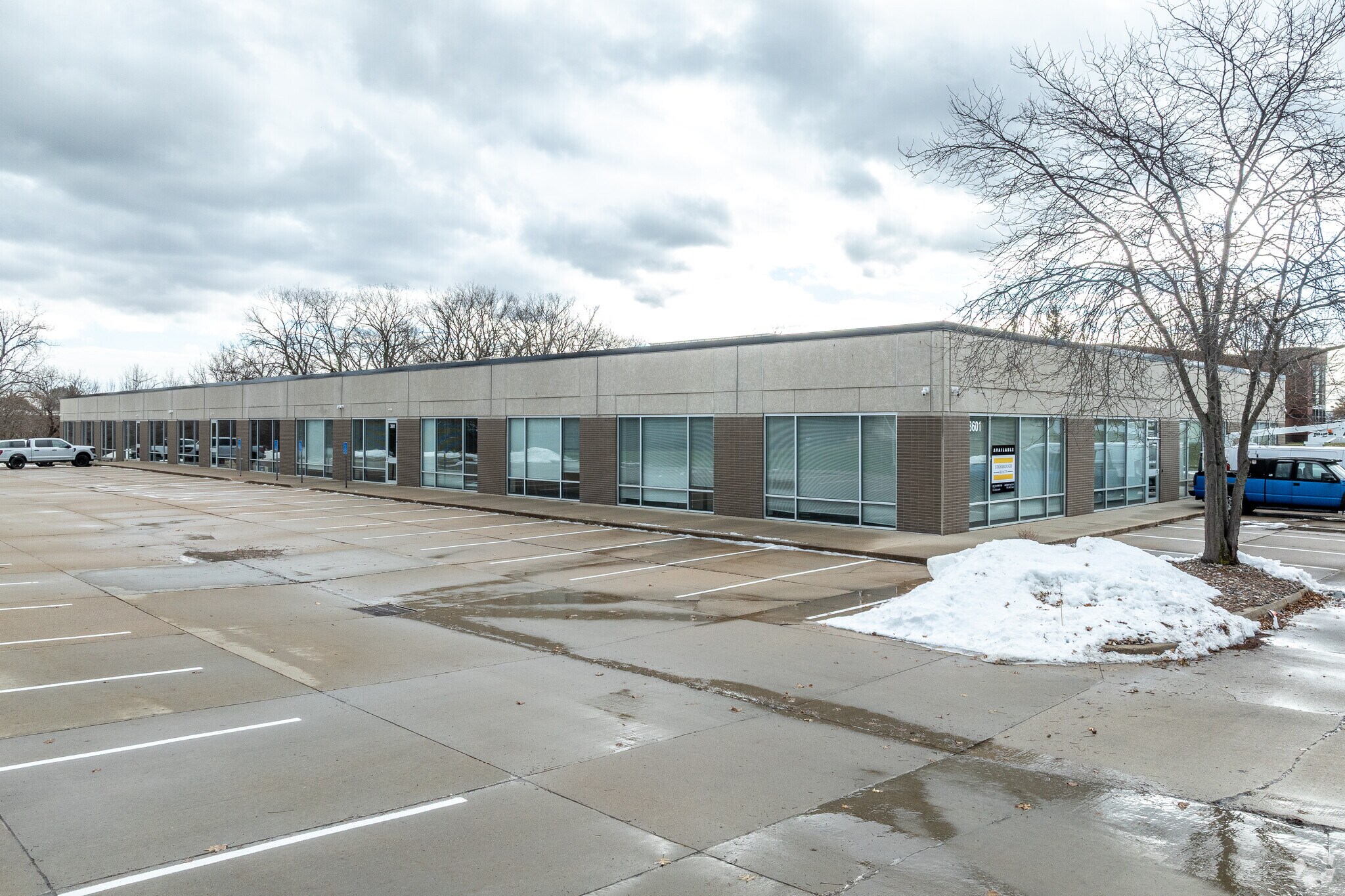 3601-3629 109th St, Urbandale, IA à louer Photo principale– Image 1 sur 5