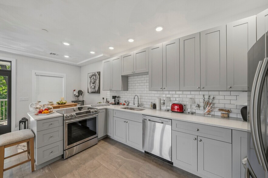 812 Broad St, Milford, PA à vendre - Photo de l’immeuble – Image 2 sur 38