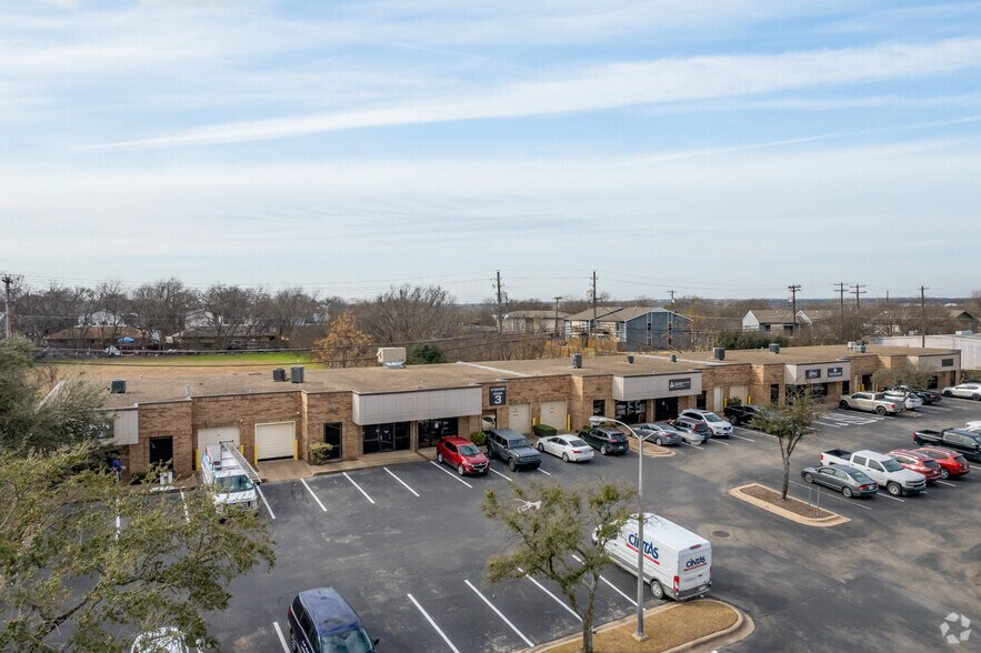 8868 Research Blvd, Austin, TX à louer - Photo de l’immeuble – Image 2 sur 4