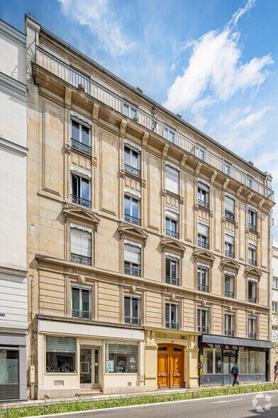 Rue De La Fontaine Au Roi, Paris à louer - Photo de l’immeuble – Image 2 sur 2
