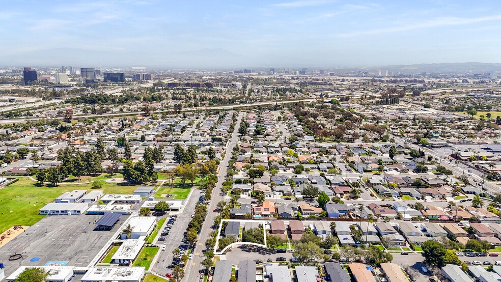 3040 Filmore Way, Costa Mesa, CA à vendre - Photo de l’immeuble – Image 2 sur 10