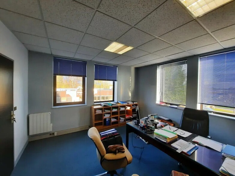 Bureau dans Mont-Saint-Aignan à louer - Photo de l’immeuble – Image 2 sur 11