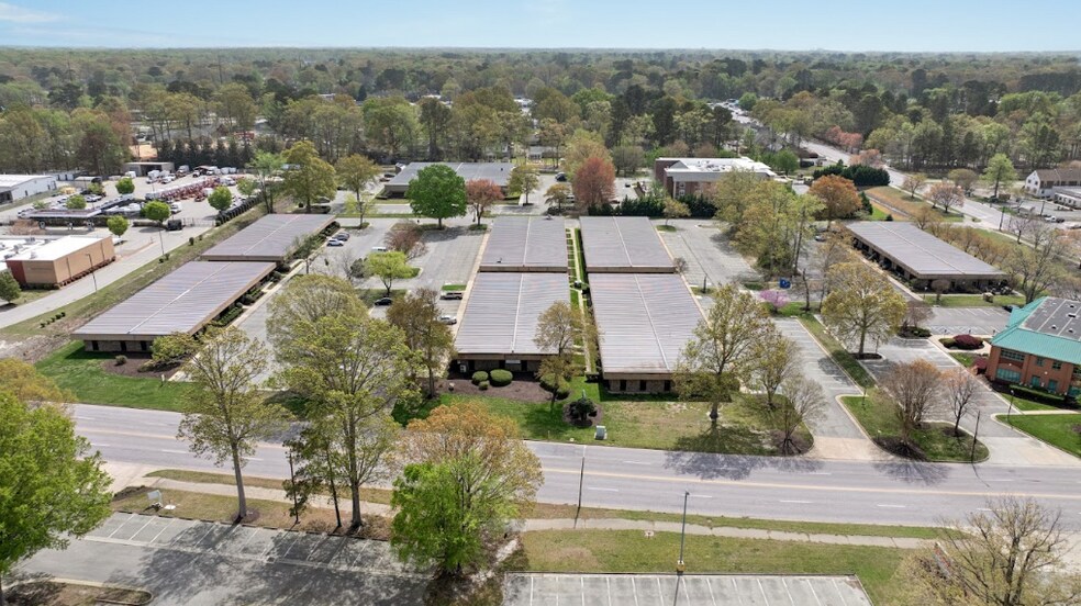 739 Thimble Shoals Blvd, Newport News, VA à louer - Photo de l’immeuble – Image 3 sur 4