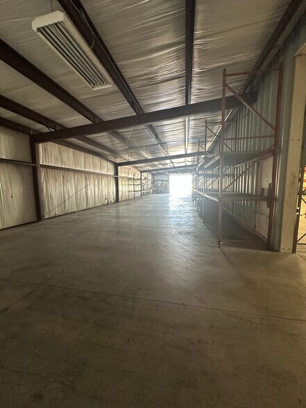 200 N Falcon Dr, Oklahoma City, OK à louer - Photo de l’immeuble – Image 3 sur 7