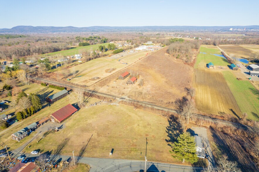 Straits Rd, Hatfield, MA à vendre - Photo de l’immeuble – Image 2 sur 2