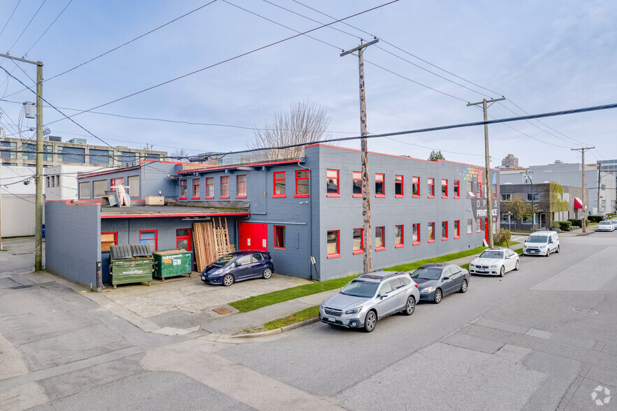 1695 W 2nd Ave, Vancouver, BC à vendre - Photo de l’immeuble – Image 2 sur 7