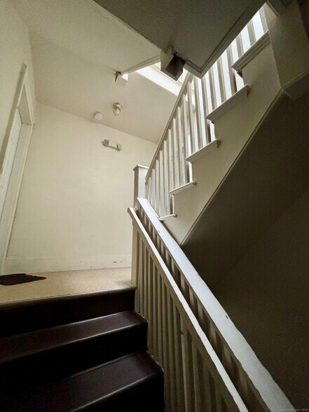 40 Dewey St, New Britain, CT à vendre - Photo intérieure – Image 3 sur 19