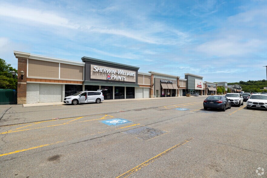 975 Merriam Ave, Leominster, MA à louer - Photo principale – Image 1 sur 5