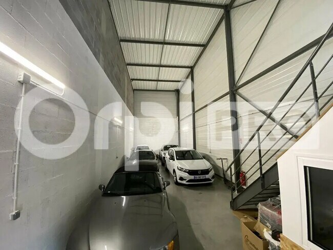 Plus de détails pour Local d’activités à vendre