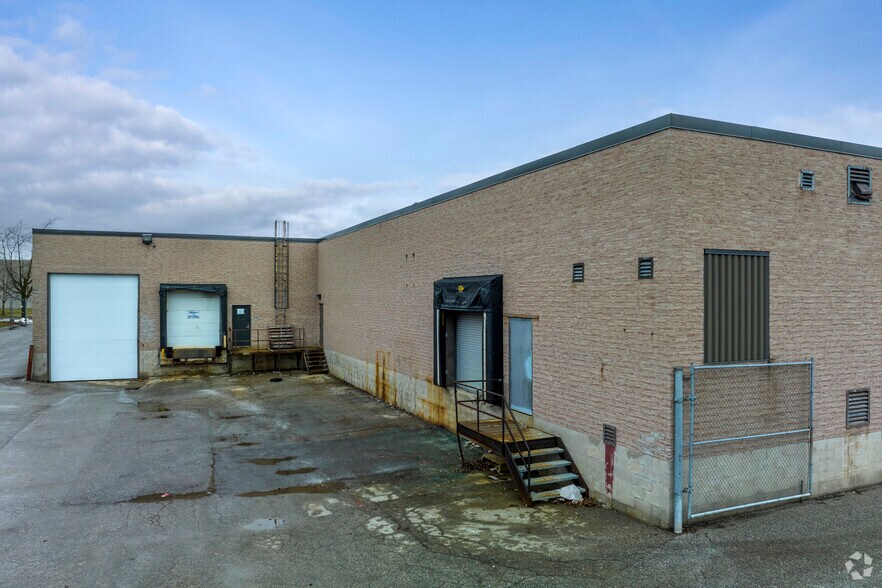 70 Maybrook Dr, Toronto, ON à vendre - Photo de l’immeuble – Image 2 sur 5