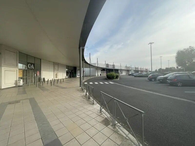 Local commercial dans Chambly à louer Photo principale– Image 1 sur 4