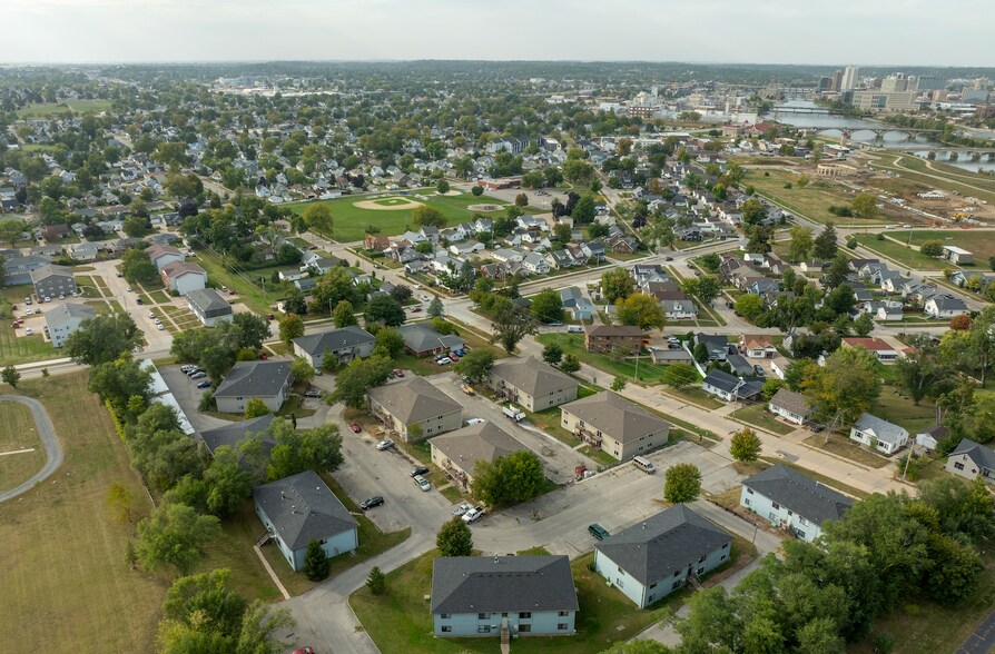 25-85 Aossey Ln SW, Cedar Rapids, IA à vendre - Photo de l’immeuble – Image 2 sur 12