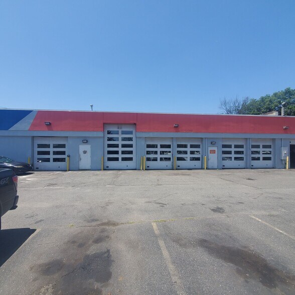 139 W Jericho Tpke, Huntington Station, NY à louer - Photo de l’immeuble – Image 2 sur 7