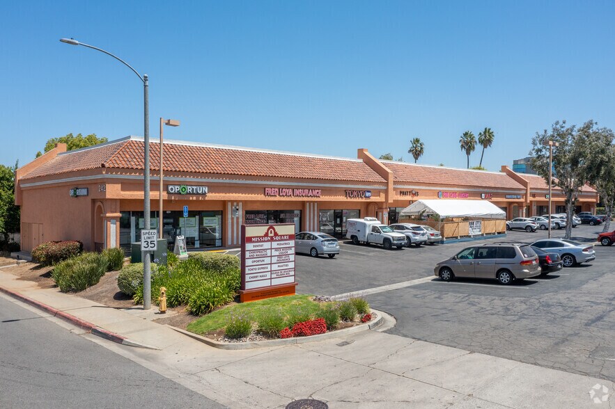 242 W Mission Ave, Escondido, CA à louer - Photo de l’immeuble – Image 1 sur 8
