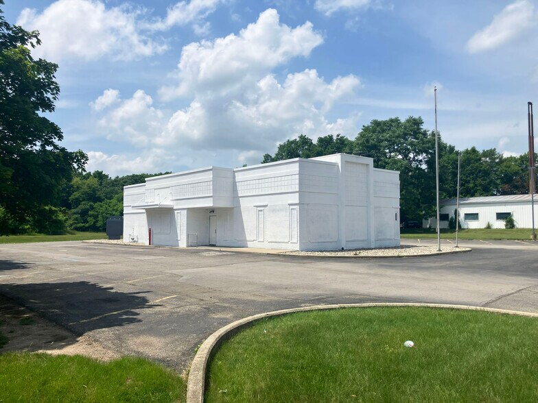 1317 N Eaton St, Albion, MI à louer - Photo de l’immeuble – Image 1 sur 18