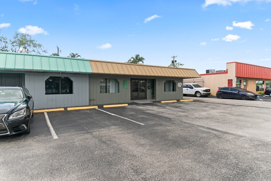 370 E Prospect Rd, Oakland Park, FL à vendre - Photo de l’immeuble – Image 2 sur 26