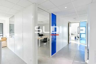 Local d’activités dans Genas à louer Photo de l’immeuble– Image 2 sur 4