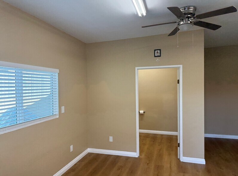 418 S Lake St, Burbank, CA à vendre - Photo de l’immeuble – Image 3 sur 3