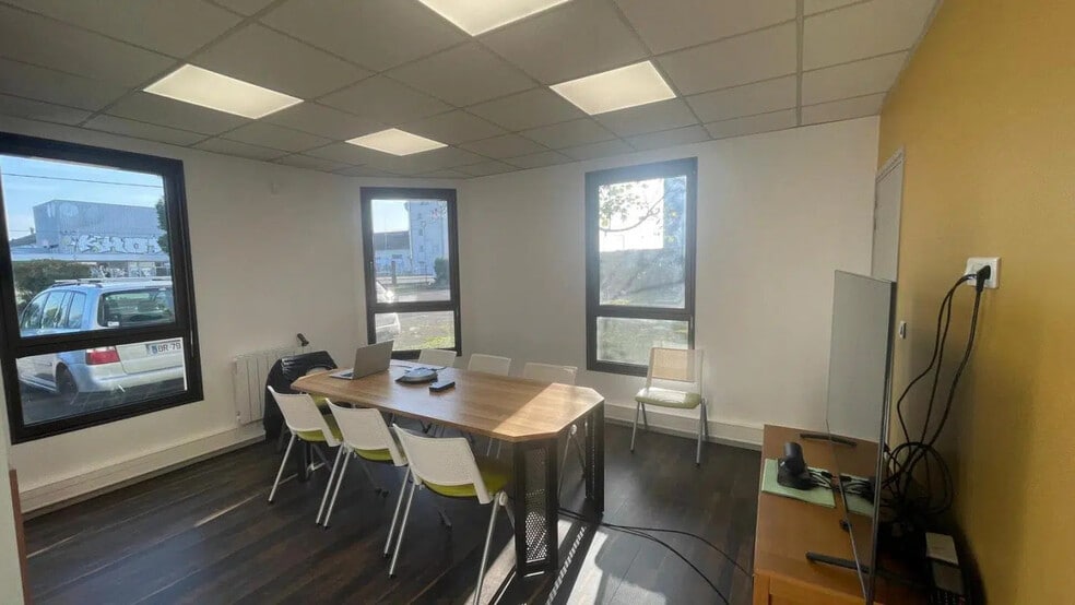 Bureau dans Viriat à louer - Photo de l’immeuble – Image 2 sur 15