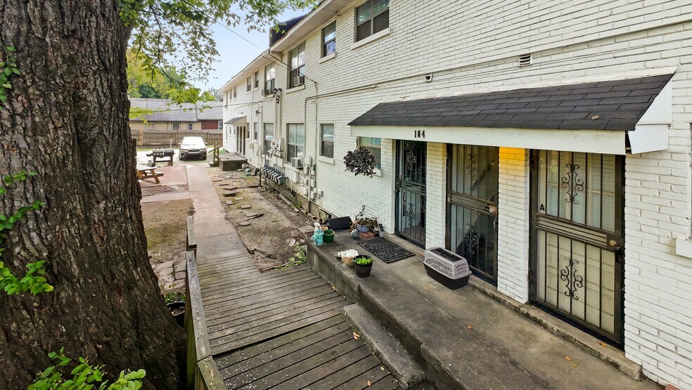 100 N Cooper St, Memphis, TN à vendre - Photo de l’immeuble – Image 3 sur 15
