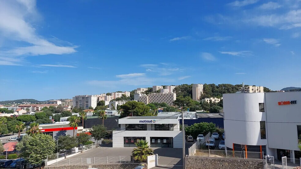 Bureau dans La Seyne-sur-Mer à vendre - Photo de l’immeuble – Image 2 sur 4
