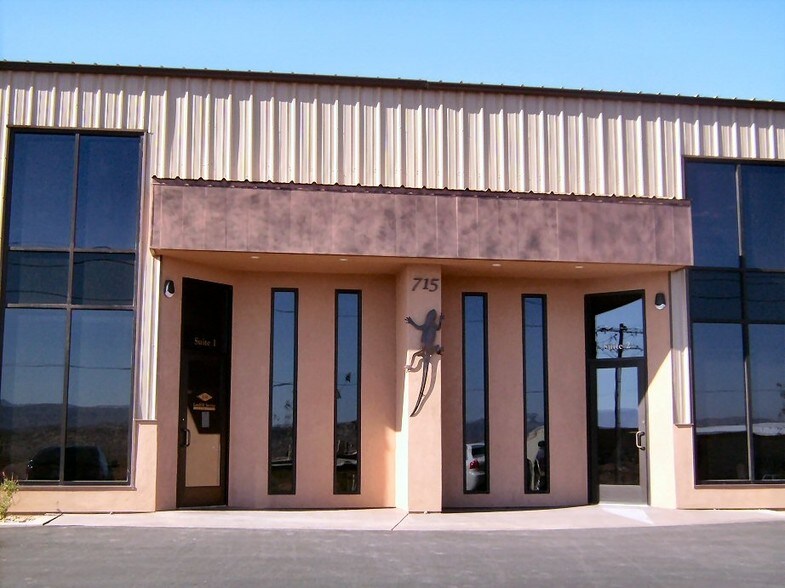 715 E Commerce Dr, St George, UT à louer - Photo de l’immeuble – Image 3 sur 9